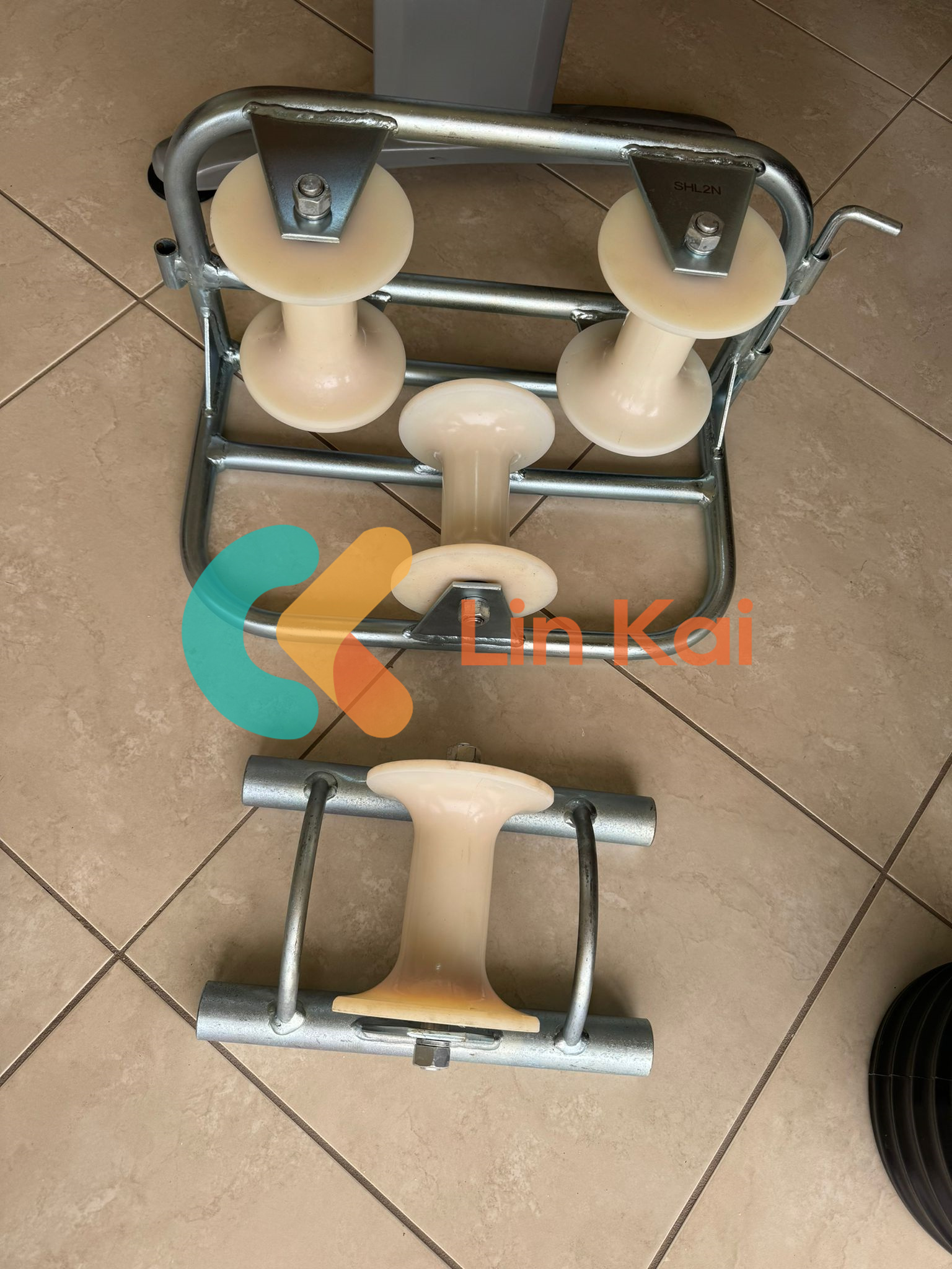 ما هي الوظيفة الأساسية للأسطوانة الأرضية للكابل؟